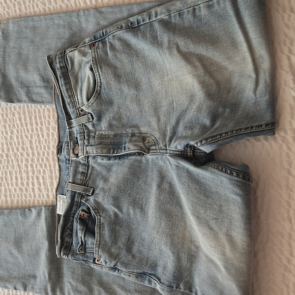 Levis Jeans - Picture 2 of 4